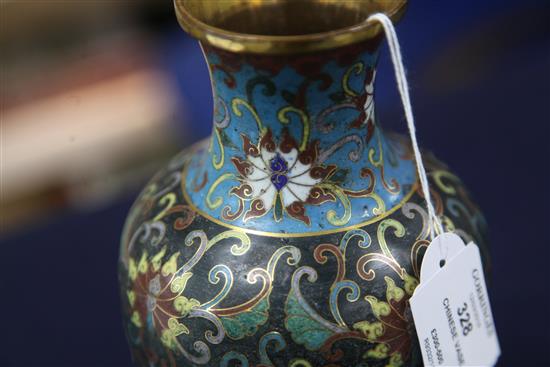A Chinese cloisonne enamel vase, 18th/19th century, height 19cm